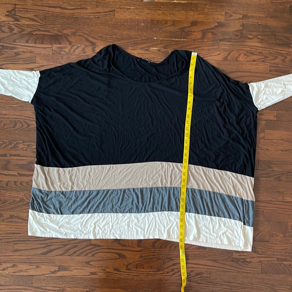 Tua Tunic.  3/4 Sleeve.  Fits like 1X